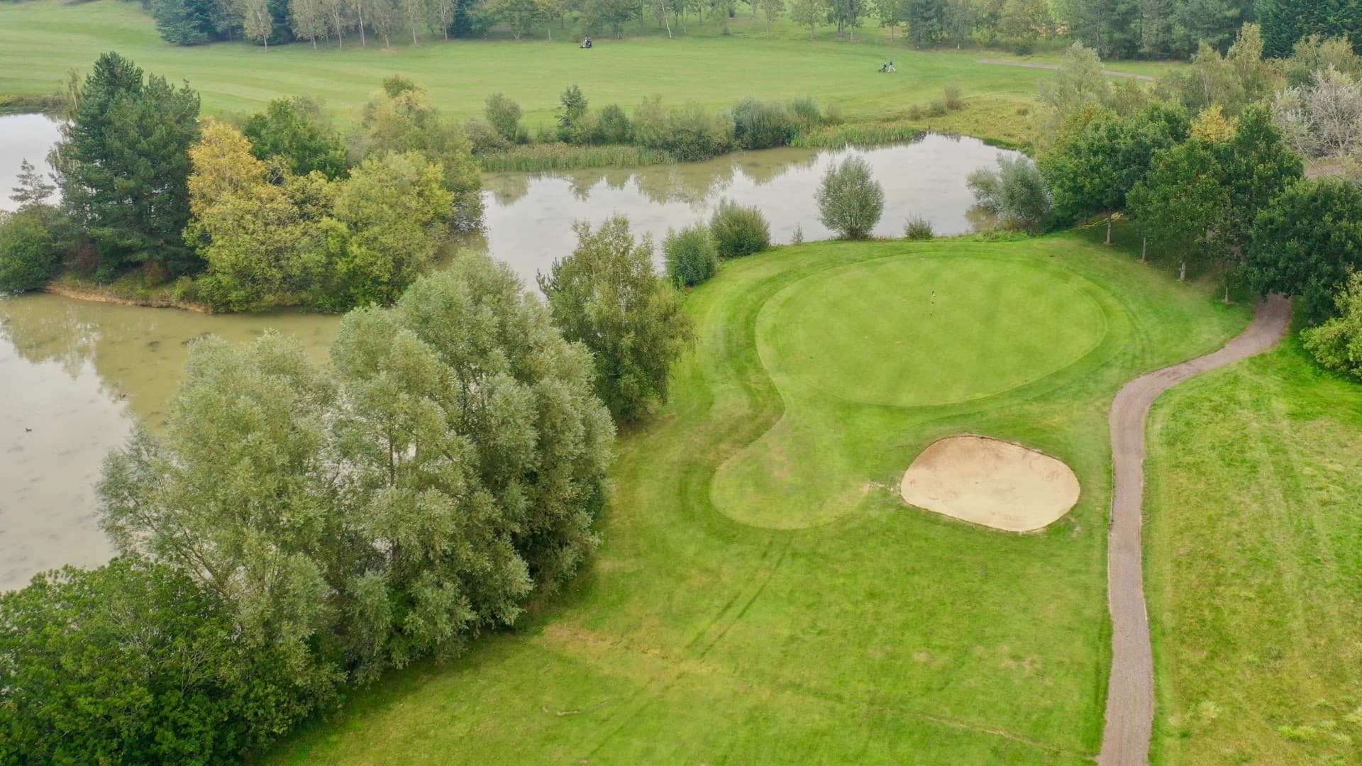 Aerial view of The Essex golf course and water feature